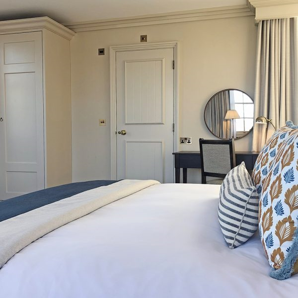 Luxury Leather White Bed Modern Soft Art Hotel Room Bed 1