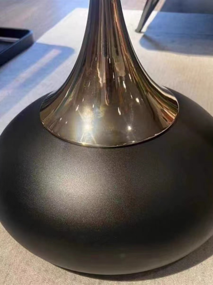 Golden Stainless Steel Hotel Furniture Table With Lovely Round Base Rock Plate 0