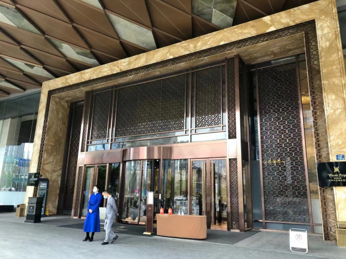 Screen Texture Stainless Steel Hotel Furniture Lobby Living Room Custom Folding Room Divider 2