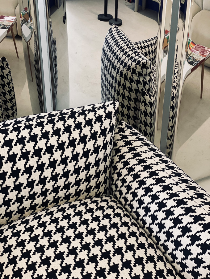 Modern Lattice Hotel Room Sofa Single Light Luxury Solid Wood Sofa 1