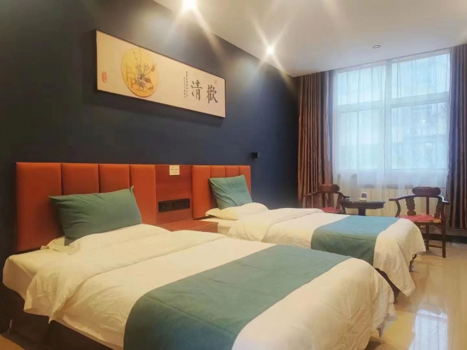 Classic Luxury White Solid Oak Double Bed Hotel Bedroom Soft Bed 0