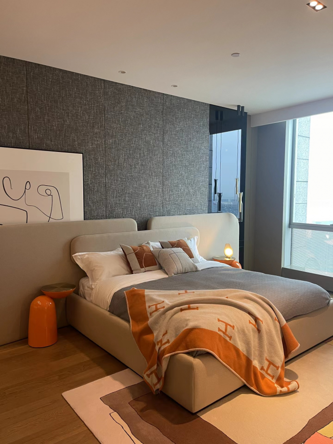 Classic Luxury White Solid Oak Double Bed Hotel Bedroom Soft Bed 1