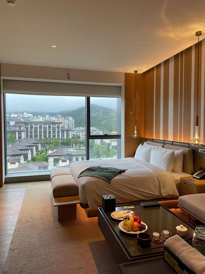 Classic Hotel Double Bed Modern Solid Wood King Bed 0