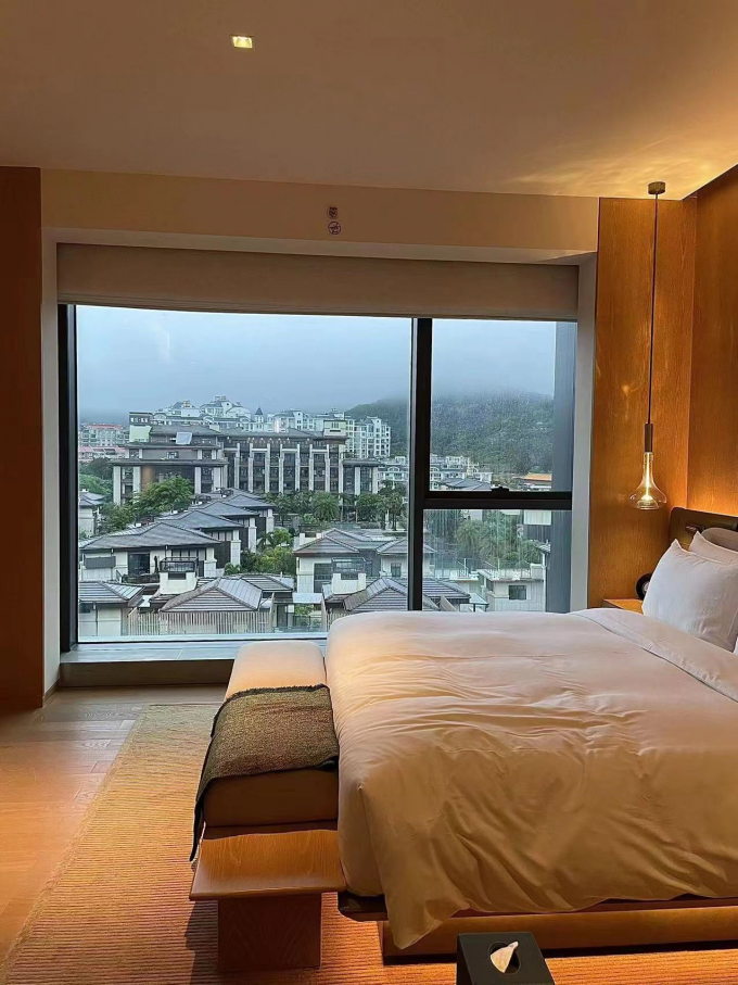 Classic Hotel Double Bed Modern Solid Wood King Bed 1