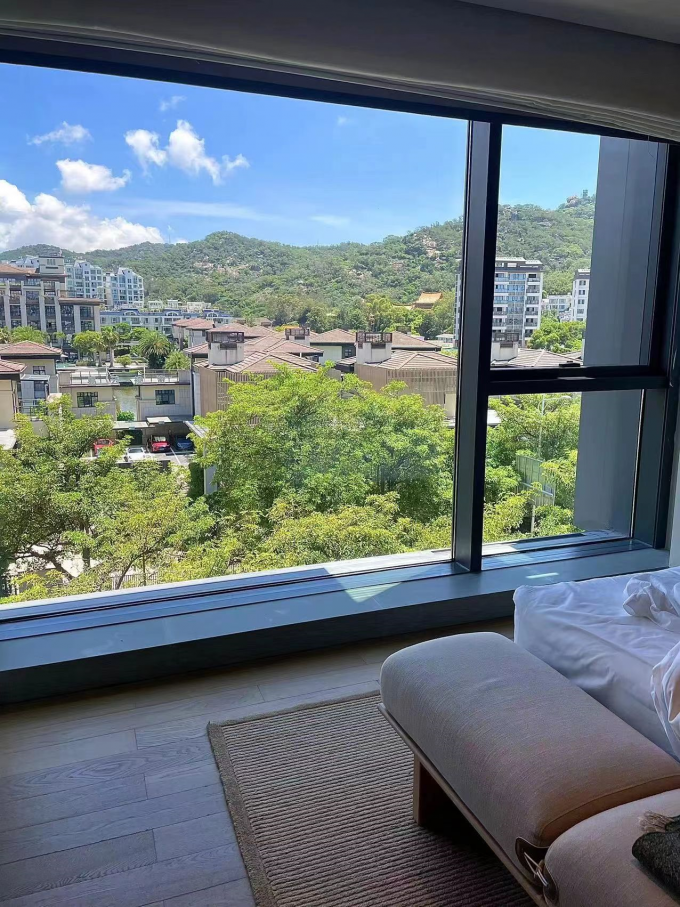 Classic Hotel Double Bed Modern Solid Wood King Bed 2