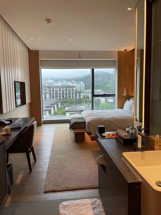 Classic Hotel Double Bed Modern Solid Wood King Bed 3