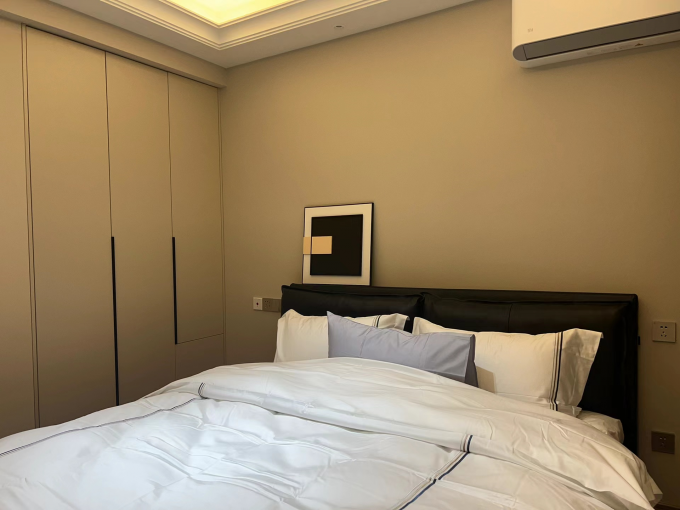 Classic Hotel Double Bed Modern Solid Wood King Bed 5