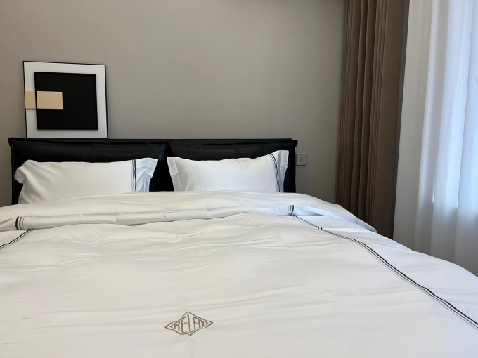 Classic Hotel Double Bed Modern Solid Wood King Bed 6