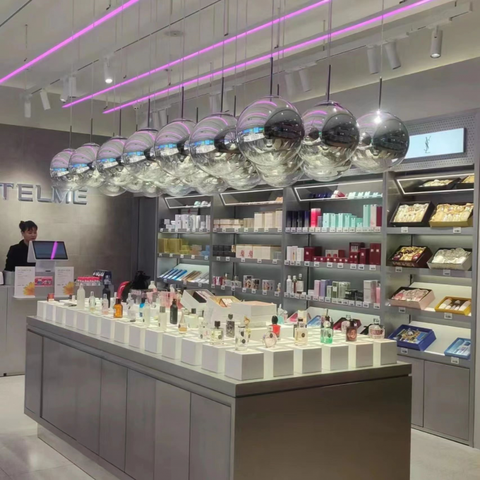 OEM ODM Modern Luxury Display Cabinets Customized Store Decoration 4