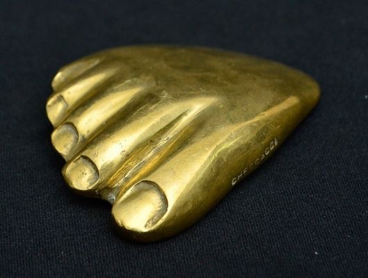 Good price 5 Star Hotel Nordic Style Bronze Foot Design Luxury Sculpture online