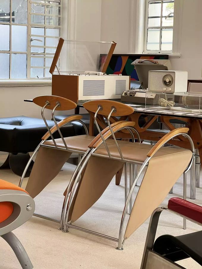 Junior Art Style Armchair Lounge Leisure Office Chair Designer Model 1