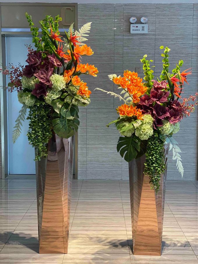 Golden Stainless Steel Outer Frame Planter Plant Bottle For Hotel 0