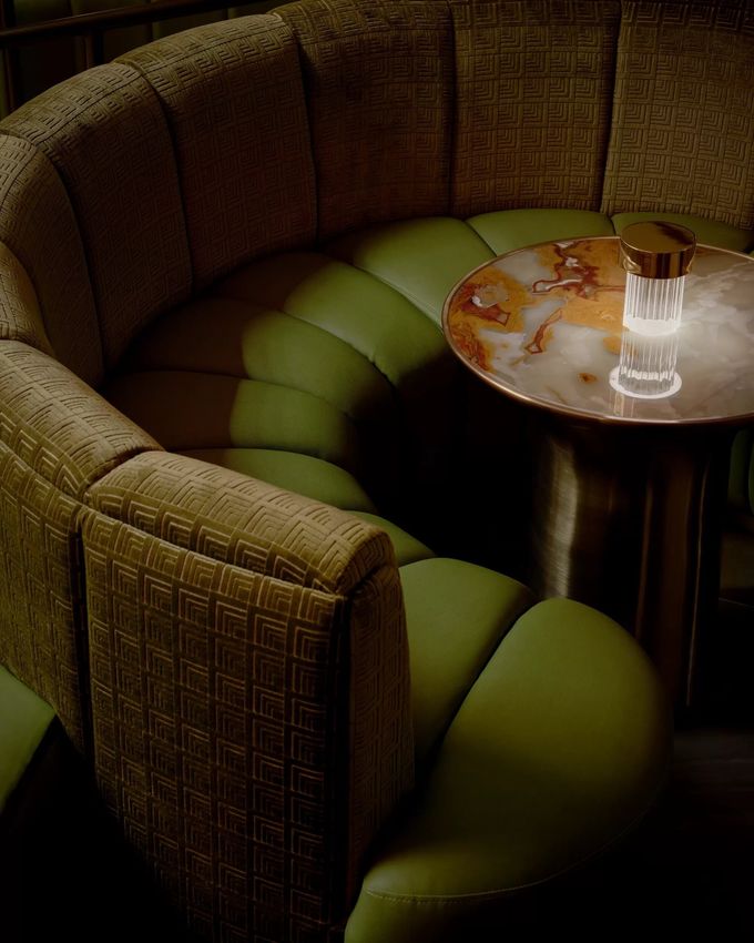 Bespoke One-Stop Shop Luxury Furniture For Large Shops High End Villas Hotels 7